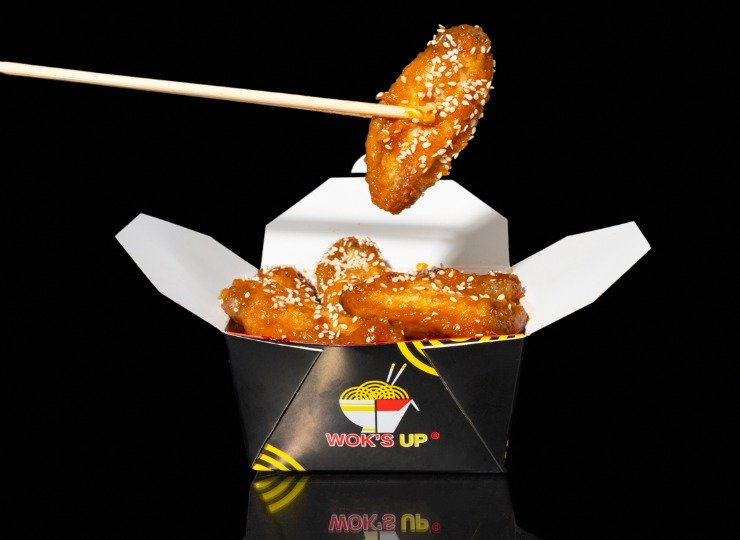 Hot and Crispy: Huddersfield's Signature Chicken Wing Delicacies Experience the perfect blend of heat and crispiness with our signature chicken wings in Huddersfield.